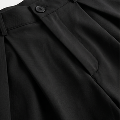 Vera trousers, close-up of the pleats, button and fabric