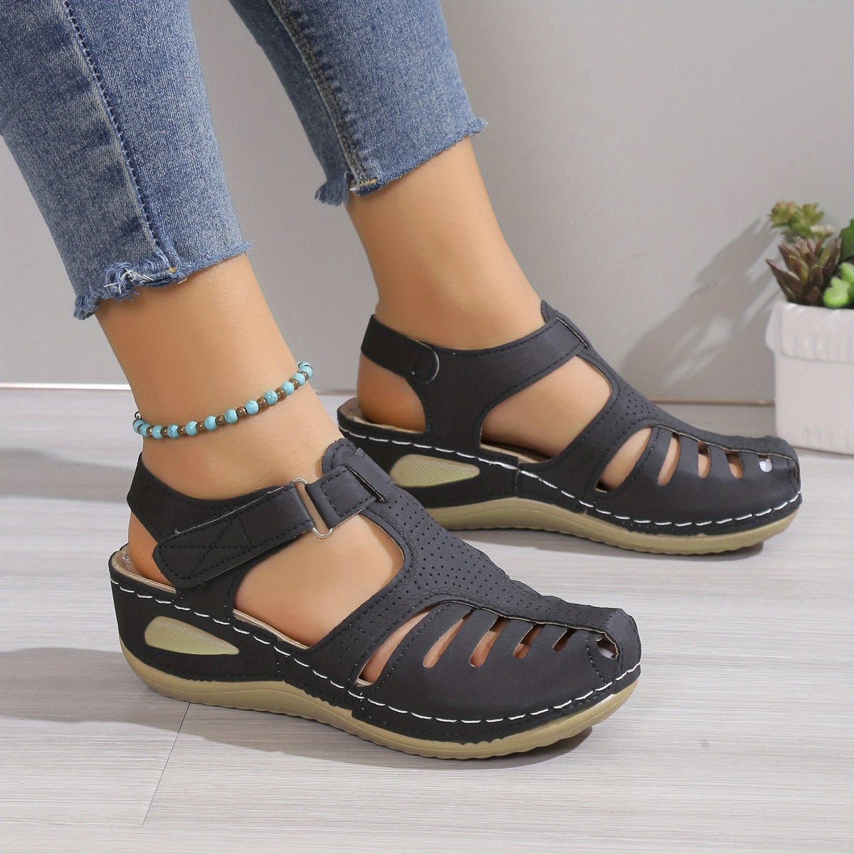 Comfort Sandals with a Gentle Lift