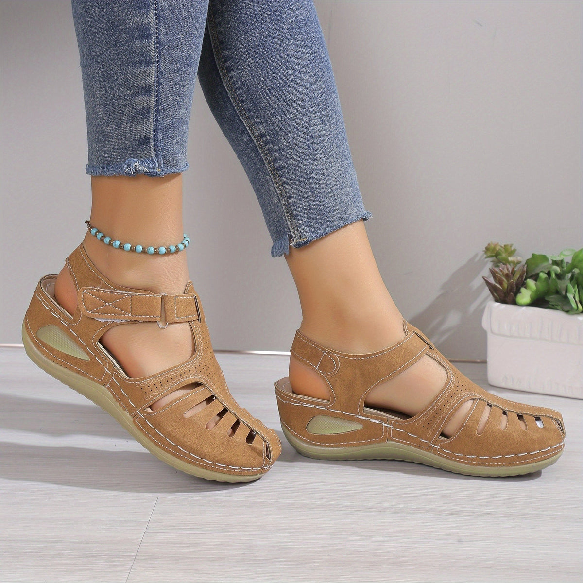 Comfort Sandals with a Gentle Lift