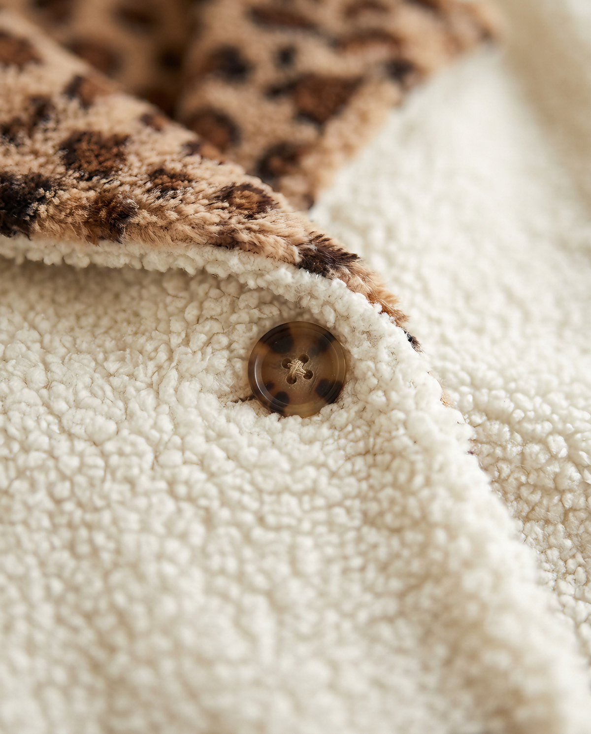 Lori teddy coat, close-up of the material