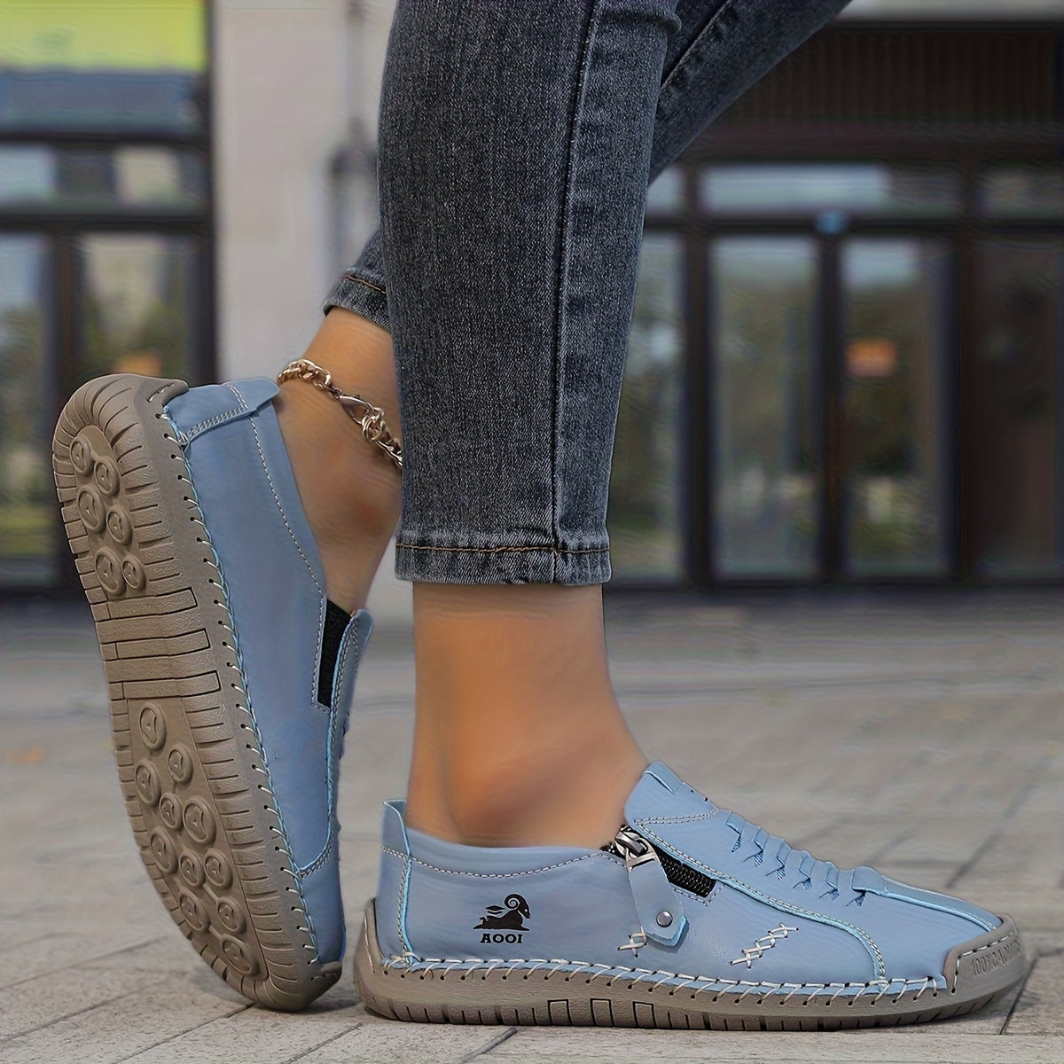 Elegant Comfort with a Practical Zipper