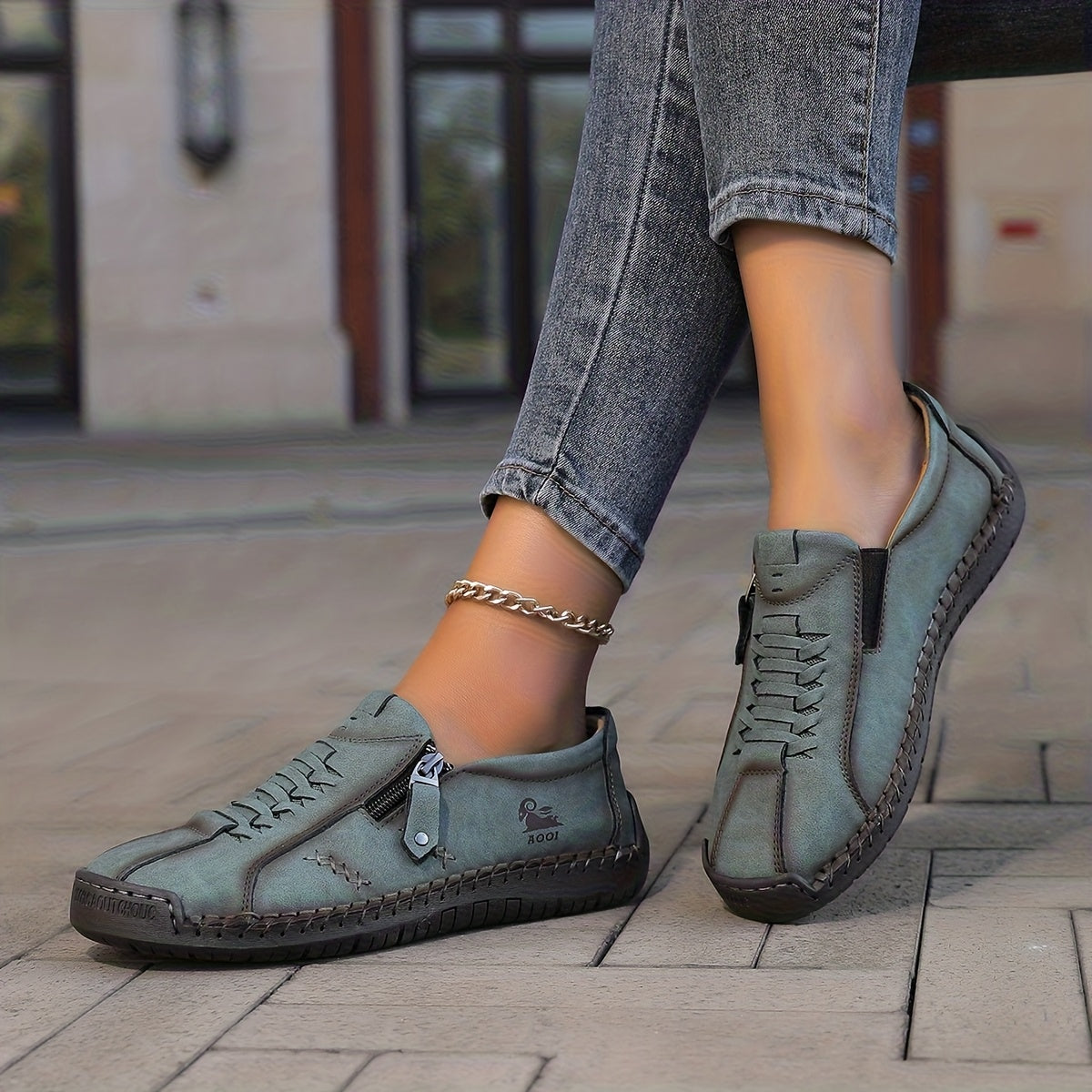 Elegant Comfort with a Practical Zipper