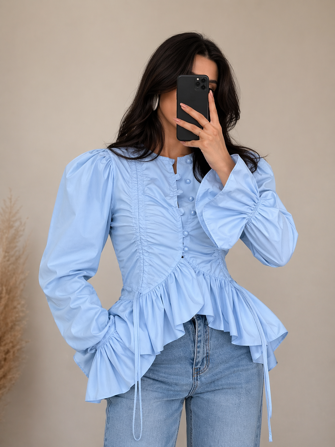 Livia | Blouse with a Ruffle