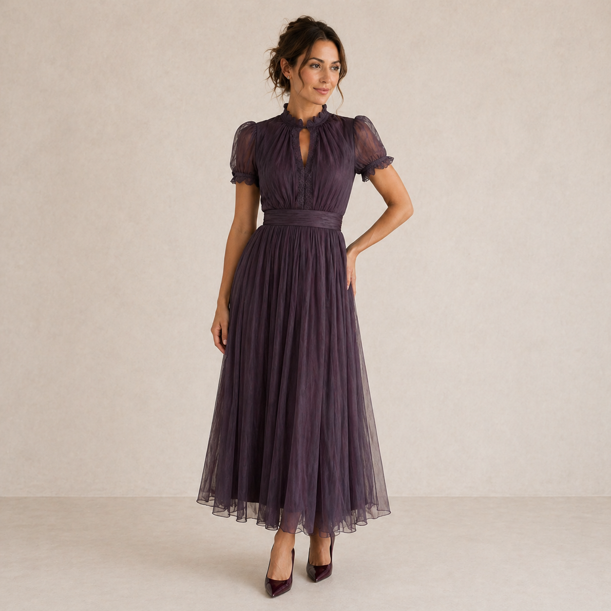 Valentina | Keyhole-Neckline Lace Maxi Dress