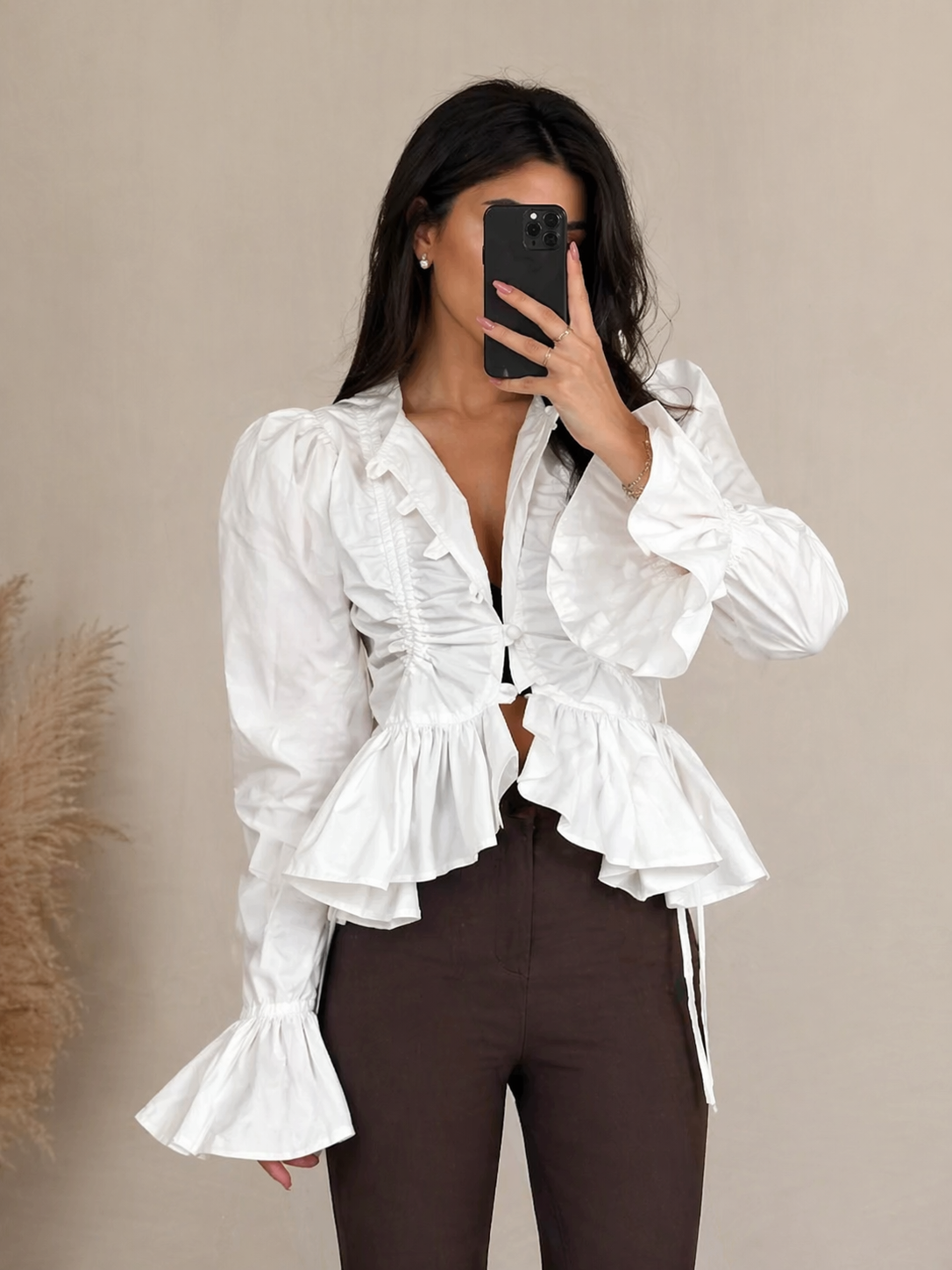 Livia | Blouse with a Ruffle
