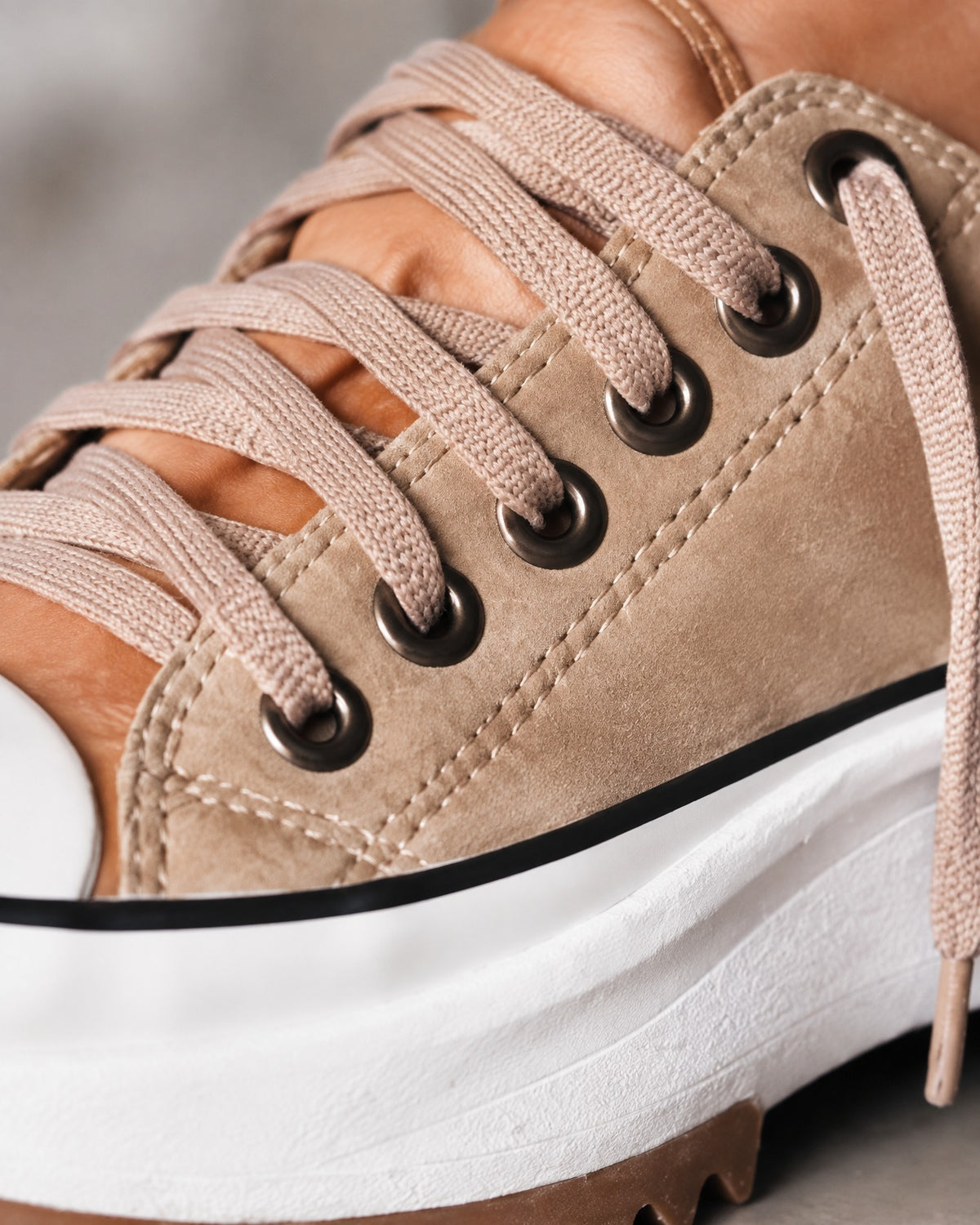 Bettina - laces and eyelets detail