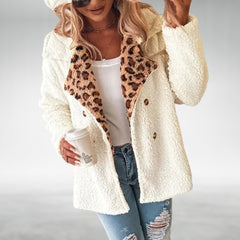 Lori teddy coat, the leopard collar up close
