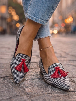 Pointed Flats in red plaid