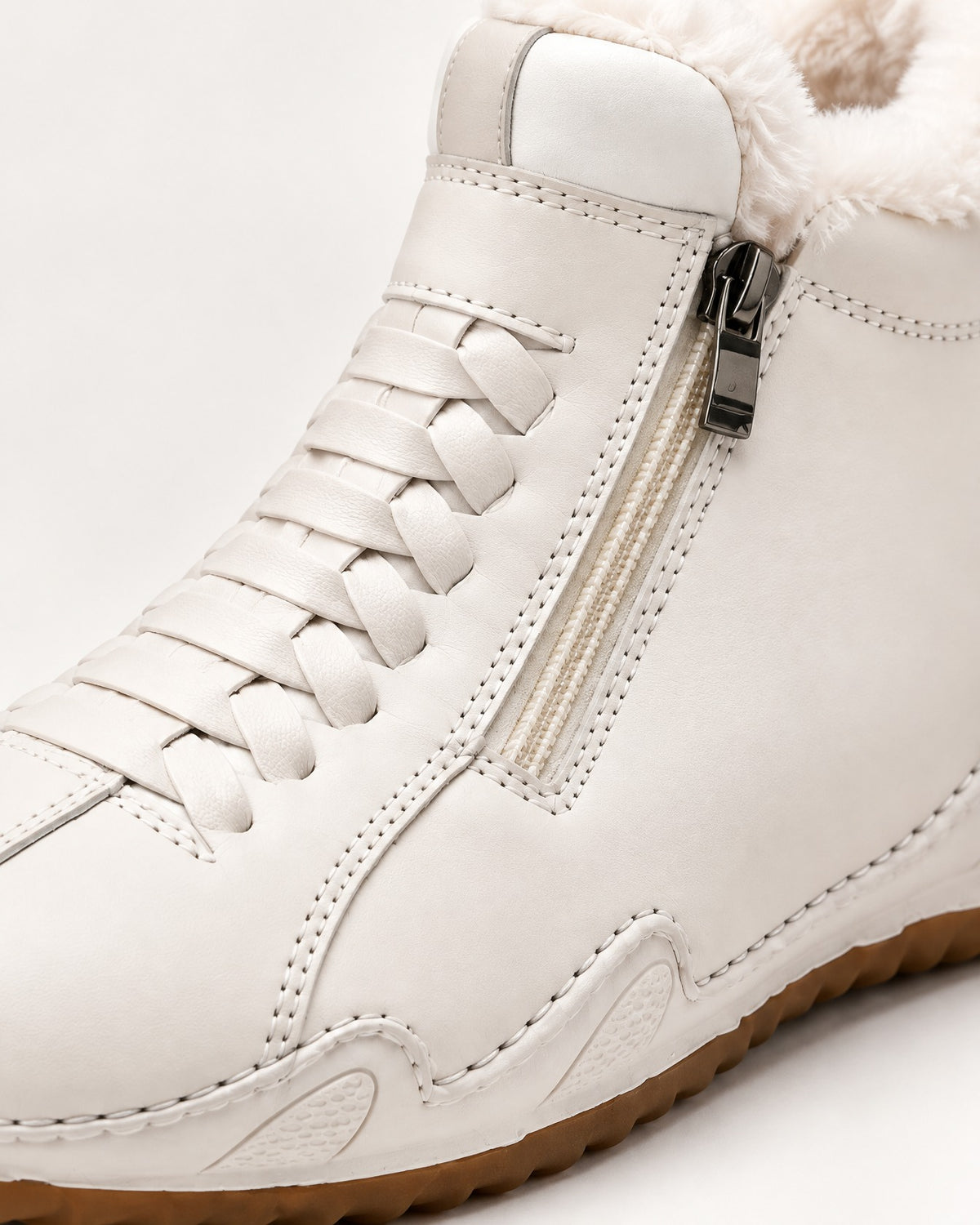 Léa - braided laces and side zip close-up