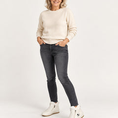 Léa - worn, front view