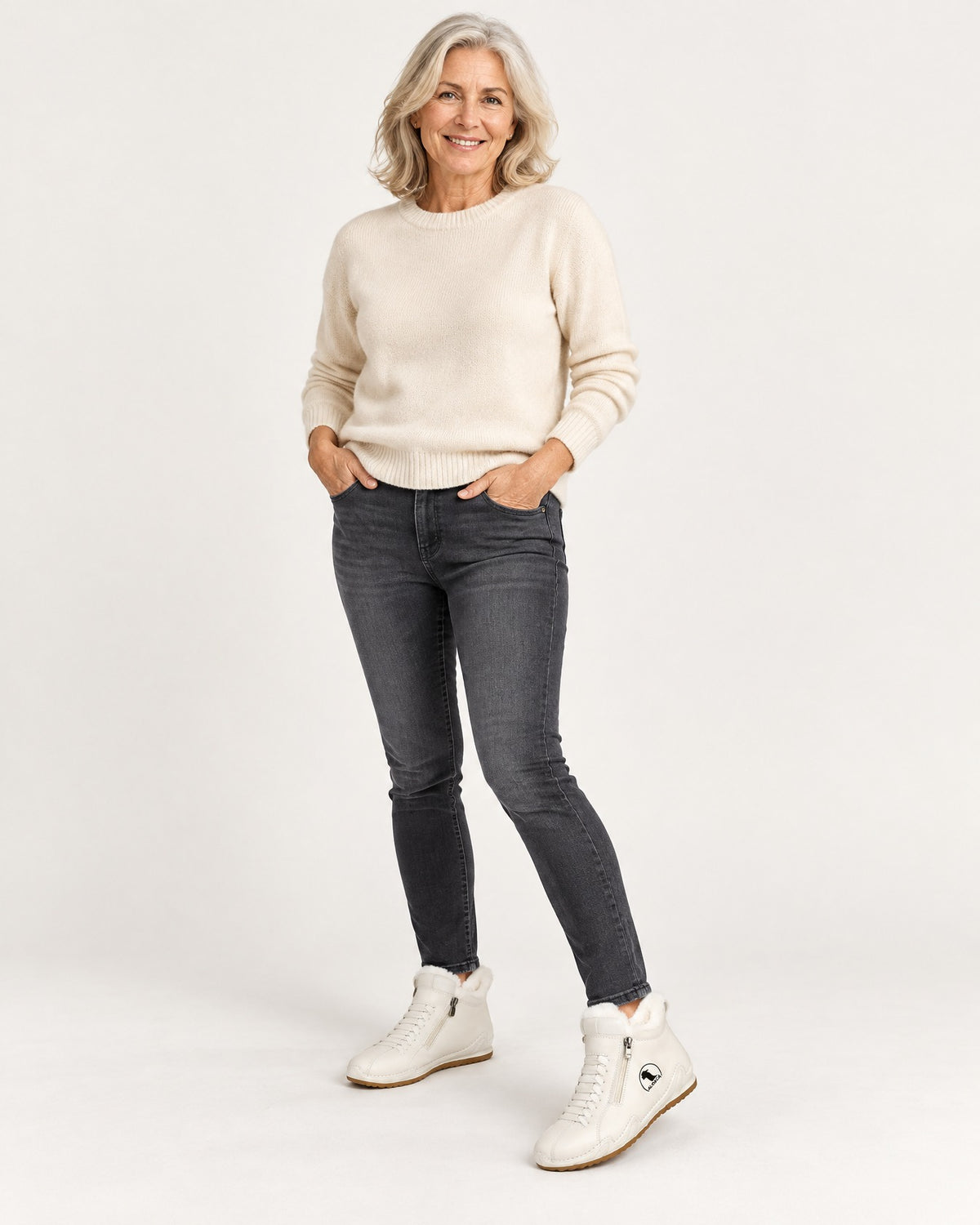Léa - worn, front view