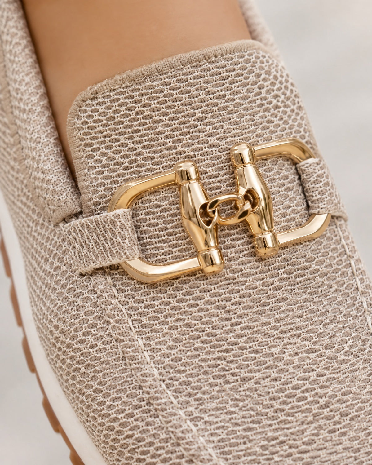 Susie - gold detail close-up